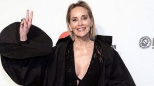 62-летняя Шэрон Стоун похвасталась стройным телом в купальнике