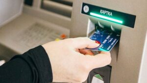 В Украине поменялись правила для банковских карт: что нужно знать