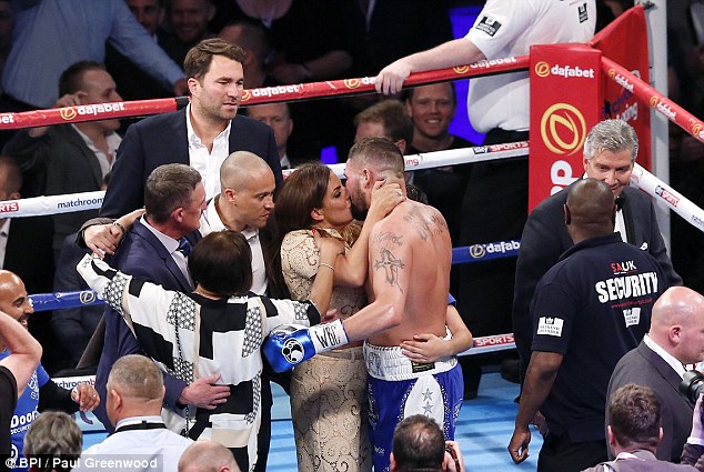 Тони Белью и его жена