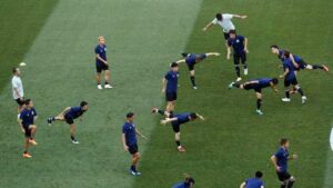 футболисты