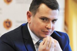 В июне директор  НАБУ заработал вдвое больше, чем за май