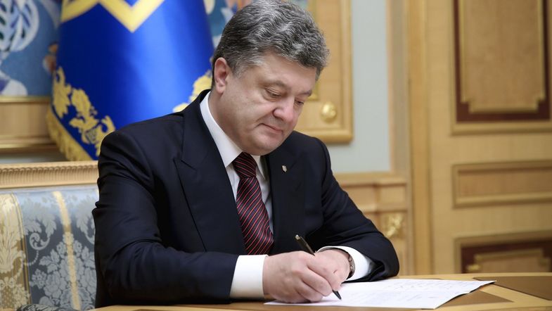 Порошенко подписал закон о запрете наблюдателей РФ на выборах