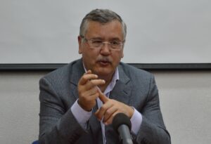 Гриценко вызвал Зеленского на дебаты