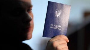 Украинцам начнут платить больше: с 1 июля поднимутся суммы пособий