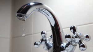 вода