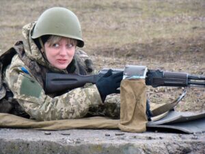 фото из открытых источников, женщина-военнослужащая