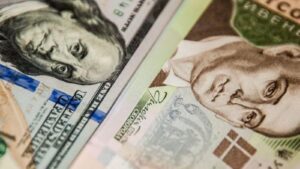 Гривна укрепляется: курс валют на 9 декабря