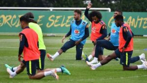 футболисты