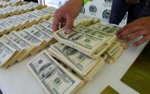 Нацбанк сократил покупку валюты на межбанке вдвое