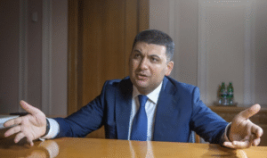 Кабмин Гройсмана обвинили в госизмене