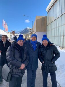 Кандидат в президенты воровал шапки