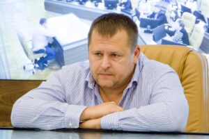 Филатов хочет запретить в школах смартфоны