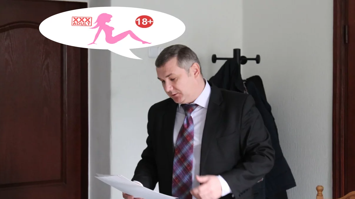 Чиновник на совещании включил порно и сбежал