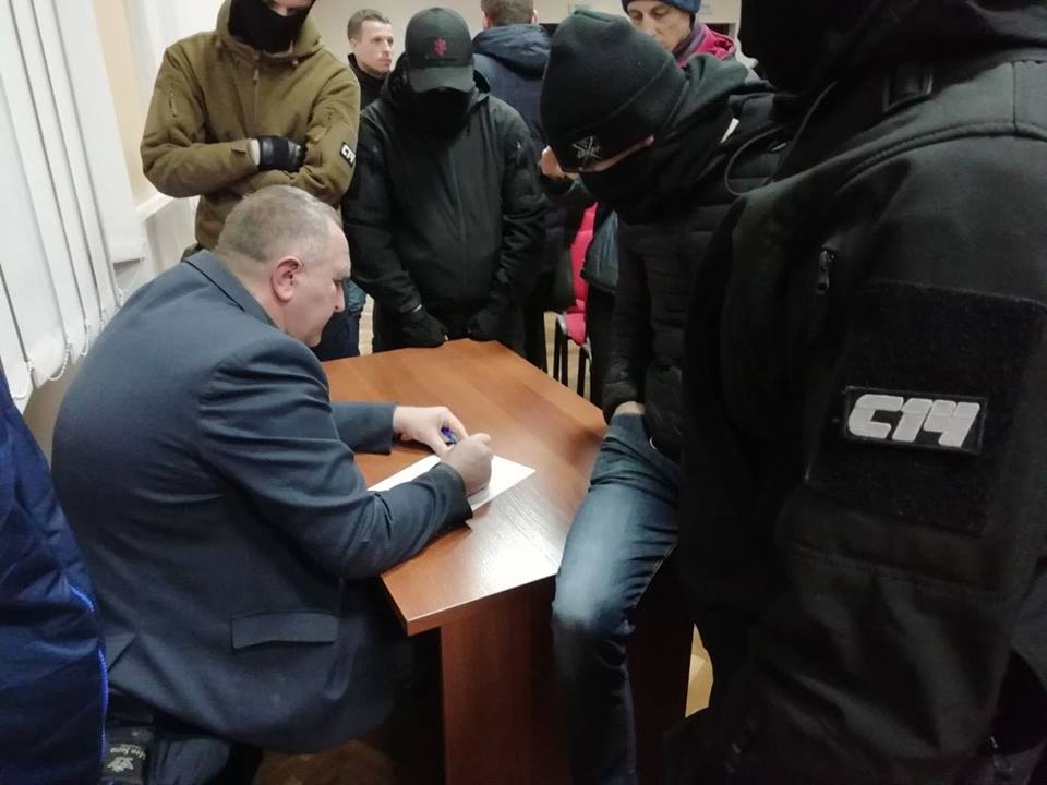 В Днепре главу-сепаратиста избиркома избили и заставили сложить полномочия