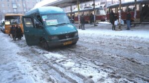 В Днепре общественный транспорт стал ездить реже: в чем причина