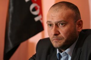56442665f12fe_yarosh10