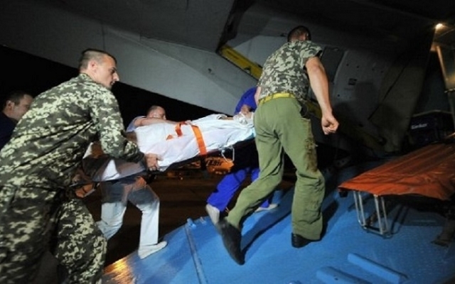 доставить раненых