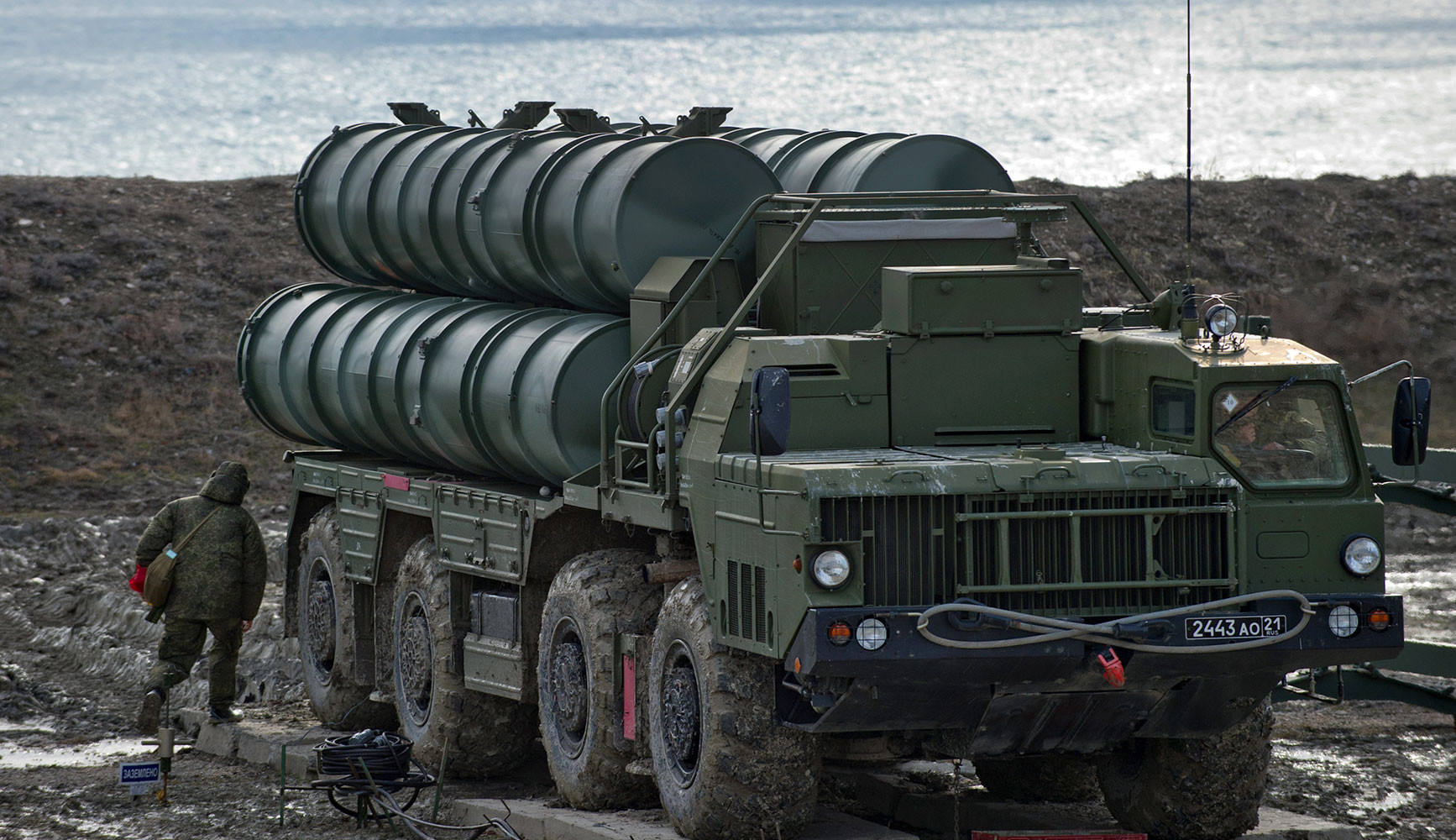 Россия стягивает в Крым военную технику
