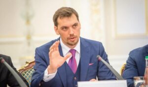 Гончарук пообещал урезать зарплаты министрам