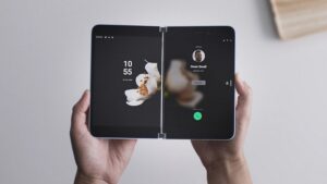 Складываемый смартфон Surface Duo
