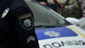 Напал с ножом на хозяина дома: полиция задержала неадеквата