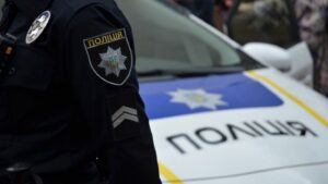 В Днепре из окна многоэтажки выпал мужчина