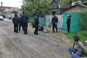 Угрожал топором: полиция задержала мужчину с психическим расстройством