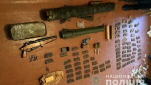 У жителя Кривого Рога в квартире нашли гранатомёты (Фото)