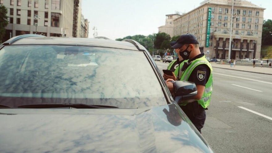 В МВД объяснили, могут ли без объяснений останавливать и осматривать авто