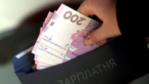 В Украине упала средняя зарплата
