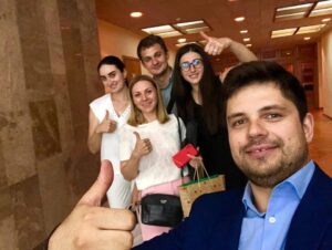 “Слуга народа” подала документы своих мажоритарщиков на 199 округах