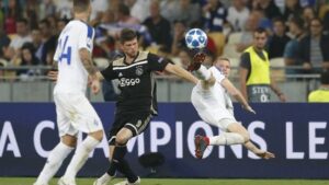 футболисты