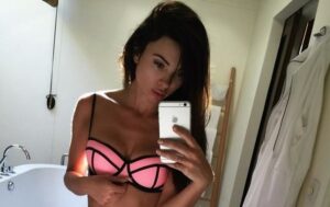 Жена футболиста сборной Украины напомнила болельщикам "Киев 1990-х"