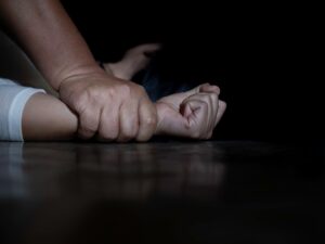 В Кривом Роге изнасиловали женщину среди белого дня (Фото)