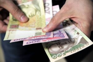 Соцвыплаты под угрозой: отменят ли больничные и декретные