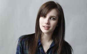 Эмма Робертс