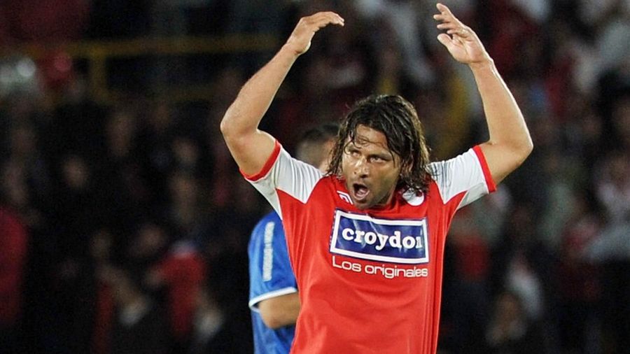 Рекордсмен по красным карточкам был удален в дебютном матче в качестве тренера