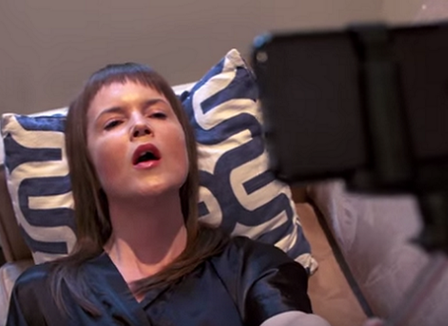 девушка сделала фото во время оргазма и выложила в Сеть