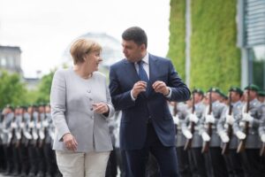 Гройсман и Меркель обсудили нападение РФ