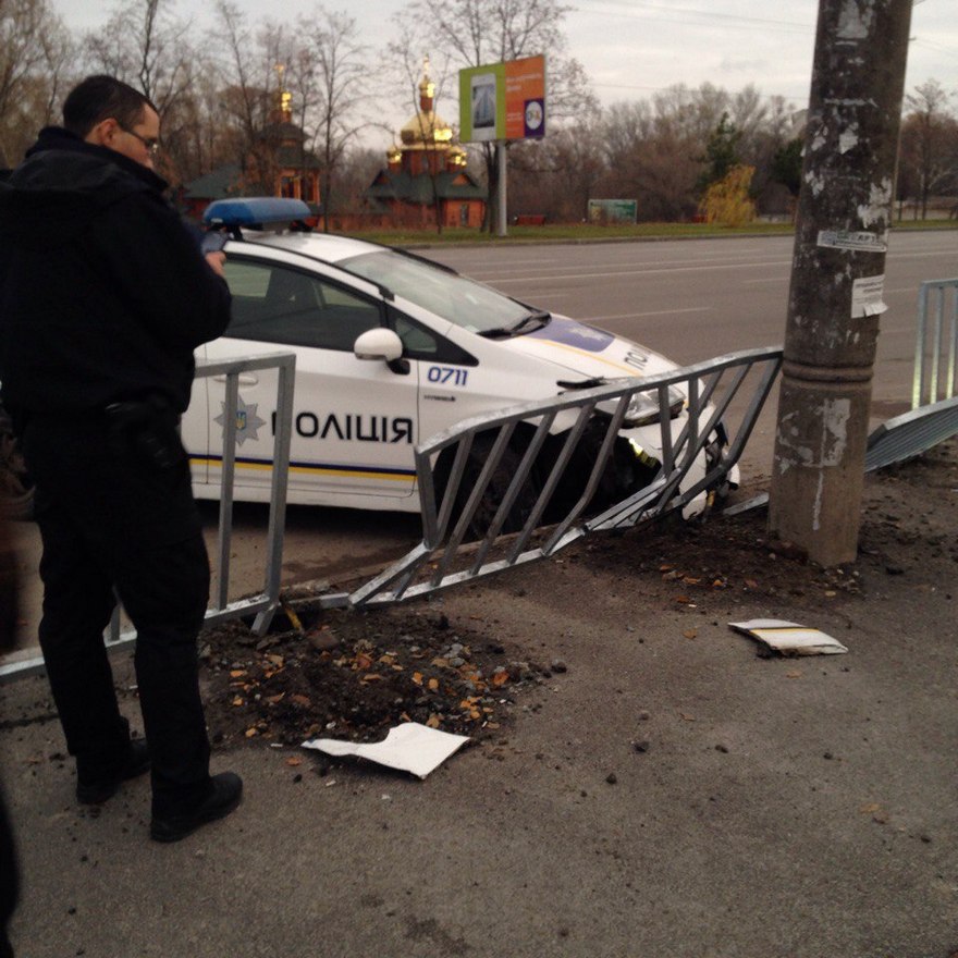 фото https://informator.dp.ua, ДТП патрульный автомобиль