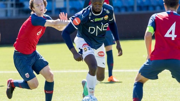 футболисты