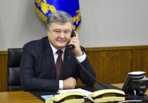 Порошенко и Зеленский пообщались по телефону