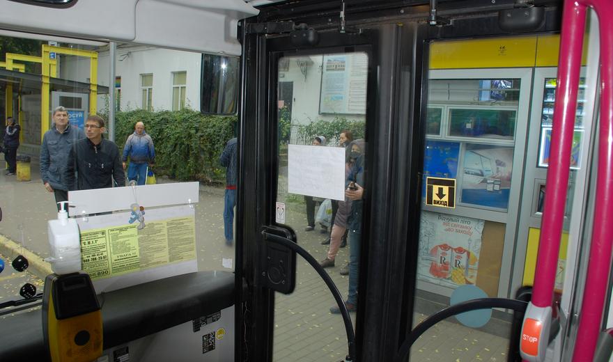 Пасажирам в автобусах буде тепло та комфортно: перевізники Дніпра готують машини до роботи взимку