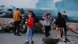 У Дніпрі до Дня захисника України для дітей соціально незахищеної категорії провели безкоштовну екскурсію