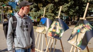 У Дніпрі з місцевими мешканцями обговорили проєкт комплексної реконструкції скверу на розі вул. Калинової та Образцова