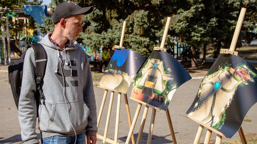 У Дніпрі з місцевими мешканцями обговорили проєкт комплексної реконструкції скверу на розі вул. Калинової та Образцова
