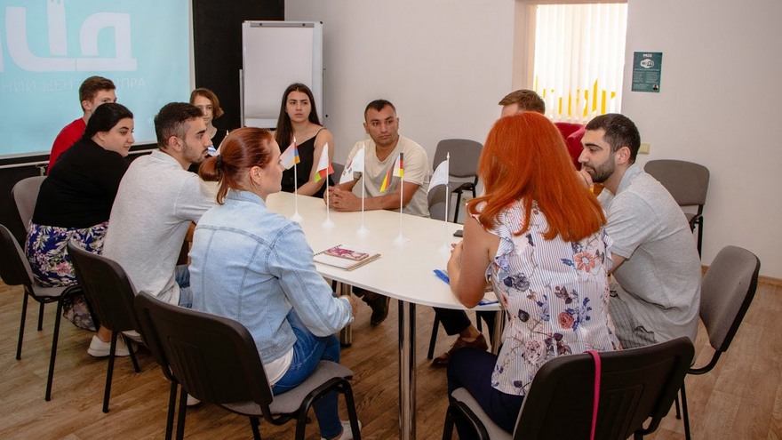 У Дніпрі провели круглий стіл на тему: «Молодь та &quot;Бюджет участі &quot; - перспективи розвитку»