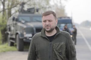 Лысенко объявил награду в 20 тыс грн за информацию о вандалах, обрисовавших мост (Фото)