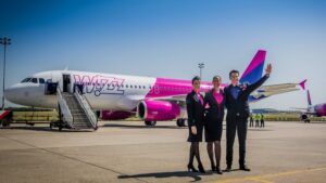 Wizz Air уволил тысячу сотрудников, а оставшимся урежет зарплаты