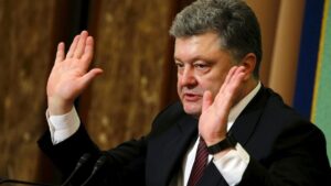 За прошлый год Порошенко заработал в 26 раз больше, чем  Зеленский